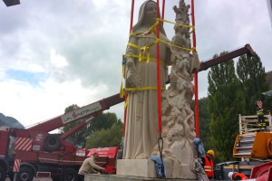 Statua Santa Rita Installazione
