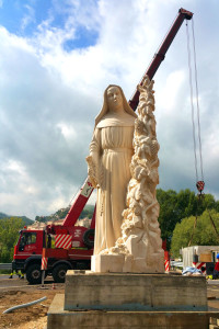 Statua Santa Rita Installazione